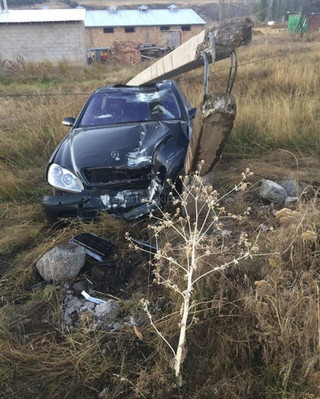 В Аламединском районе автомобиль врезался в столб, пассажир авто доставлен в больницу <i>(фото)</i>