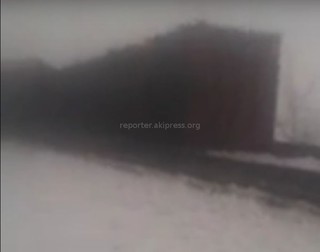Видео — В Жамбыльской области с рельсов сошли вагоны с углем, направлявшиеся в Бишкек