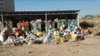 В новостройке Кок-Жар неделю не убирают мусор (фото)