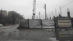 В Бишкеке на Туголбай Ата-Абдрахманова стройка перекрыла половину улицы, - житель <i>(фото)</i>