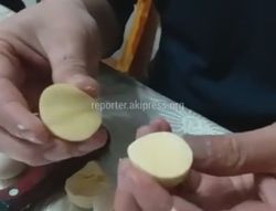 Видео – Яйца с резиновым желтком. В Оше появились поддельные куриные яйца