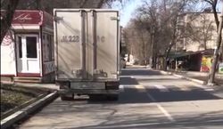 Законно ли установлен торговый павильон в 5 мкр у дома №56, - бишкекчанин (видео)