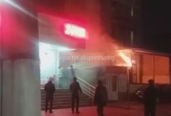 На Горького-Панфилова произошел пожар, загорелся павильон <i>(видео)</i>