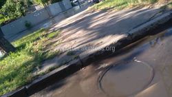 На Шабдан Баатыра-Лермонтова вода заливает улицу