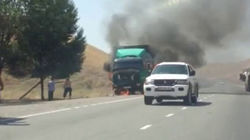 На автодороге Ош–Ноокат загорелся грузовик (видео)