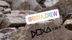 Арт-группу Doxa уличили в вандализме в горах. Художники обещали стереть автограф на высоте 4000 метров