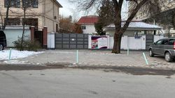 Законно ли установлены ограничители парковки на Исанова-Чуйкова?