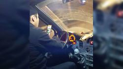 В Бишкеке водитель маршрутки все время отвлекался на телефон, - пассажир