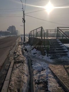 Бишкекчанка просит проложить дорогу для пешеходов в обход подъема на мост по ул.Малдыбаева