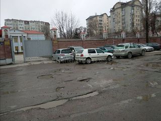 Бишкекчанин жалуется на плохое состояние дороги на участке ул.Орозбекова (фото)