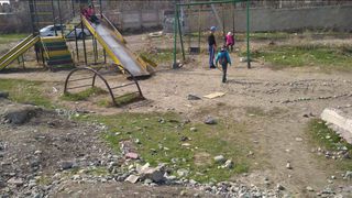 Горожанин просит провести ремонт детской площадки в Верхнем Токольдоше (фото)