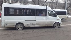 На улице Ахунбаева произошло ДТП с участием маршрутки. Фото