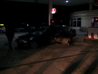 На ул. Алма-Атинской 29 марта автомашина «Хонда» врезалась в автозаправку, - очевидец <b>(фото)</b>