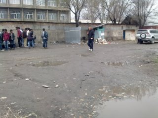 Читатель жалуется, что на центральных ул. Матыева — Барнаульская поставили туалеты <b>(фото)</b>