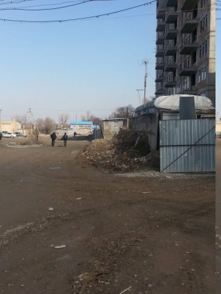 Хозяин строительного объекта перекрыл ул. Бакаева и начал рытье еще одного котлована, - жители <b>(фото)</b>