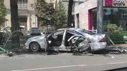 На ул.Байтик Баатыра столкнулись «Хонда» и «Мерседес». Видео очевидца