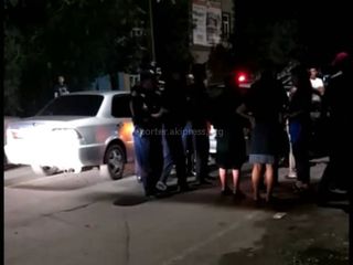 <b>Видео</b> — Массовая драка после ДТП в Бишкеке