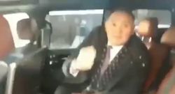 Депутат Камчыбек Жолдошбаев показал дулю и обматерил человека. Видео