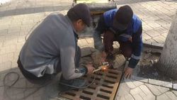 «Бишкекасфальтсервис» установил решетку ЛПР возле Дома кино после жалобы горожанина