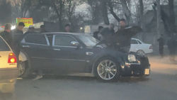 В Новопавловке лоб в лоб столкнулись Chrysler и BMW. Фото очевидца