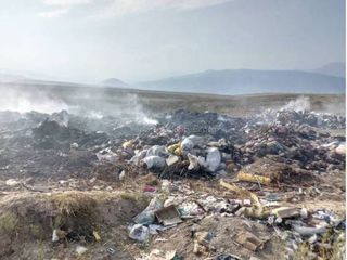 Фото — На территории аэропорта села Кайрак в Токтогуле организовали мусорный полигон