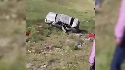 На дороге Бишкек—Ош авто с детьми попало в аварию. Погибли их бабушка и отец
