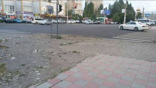 Ремонт улицы Нуркамал не предусматривал восстановление тротуаров, - мэрия