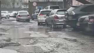 Дорога возле Первомайского районного суда не подлежит ямочному ремонту, - «Бишкекасфальтсервис»