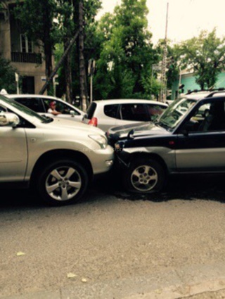 На Орозбекова-Московская столкнулись три автомобиля <b><i>(фото)</i></b>