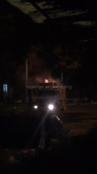 На Киевской-Логвиненко ночью горел мусоровоз, - читатель <i>(видео)</i>