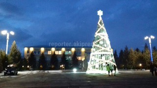 Фото — Новогоднее оформление площади города Балыкчы