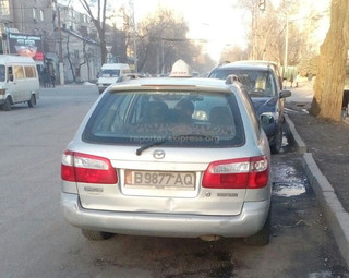 Таксист припарковался против движения на односторонней улице Московской <i>(фото)</i>