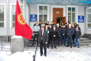 ОГУКС мэрии Бишкека провело торжественное мероприятие с поднятием флага (фото)