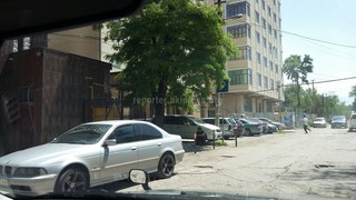 Тротуар на участке ул.Тыныстанова перекрыт ограждением стройки, - читатель (фото)