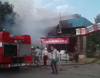 В селе Нариман произошел пожар в кафе, погиб повар <i>(видео)</i>
