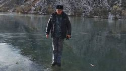 Фото — Озеро Ак-Кол покрылось льдом и может выдержать вес взрослого человека