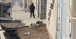 Тротуар на улице Кустанайской упирается в дом, - бишкекчанин <i>(видео)</i>