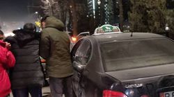 Видео — В Бишкеке на проспекте Чуй водитель «Лексуса» сбил человека на пешеходном переходе