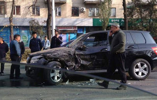 В Бишкеке на Манаса-Боконбаева произошла авария <i>(фото)</i>