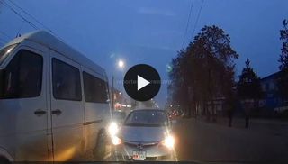 В Бишкеке водитель проучил нарушителя, в ответ посыпались маты и угрозы <i>(видео)</i>