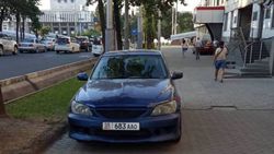 На Манаса – Киевской водитель «Лексуса» припарковался на тротуаре (фото)