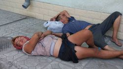 На Бейшеналиевой-Токтогула возле аптеки спят пьяные бездомные люди <i>(фото)</i>