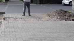 На Тыныстанова - Фрунзе не доделали тротуар (фото)