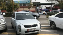 На Жукеева-Пудовкина водитель «Тойоты» с госномером S 3240 AY припарковался на пешеходном переходе (фото)