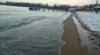 Видео — Места, где побережье Иссык-Куля не тронул лед