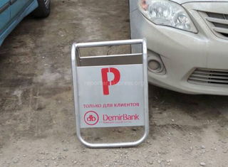Законно ли огорожена парковка на Горького-Тыныстанова? - житель (фото)