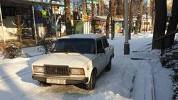 Машина заехала на территорию парка Панфилова. Фото