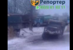 В городе Каинды грузовики застряли во льдах. Видео