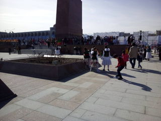 На главной площади страны начали готовиться праздновать Нооруз (фото)
