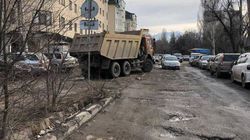 На Фатьянова-Горького дорога полностью разбита из-за перегруженных грузовиков, - горожанин